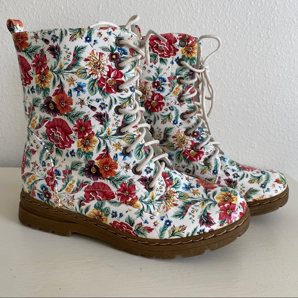 Nature breeze floral combat boots size 9